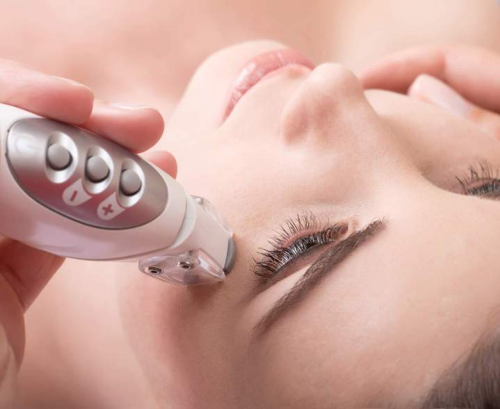 Offrez à votre peau un nouvel éclat avec nos peelings experts.