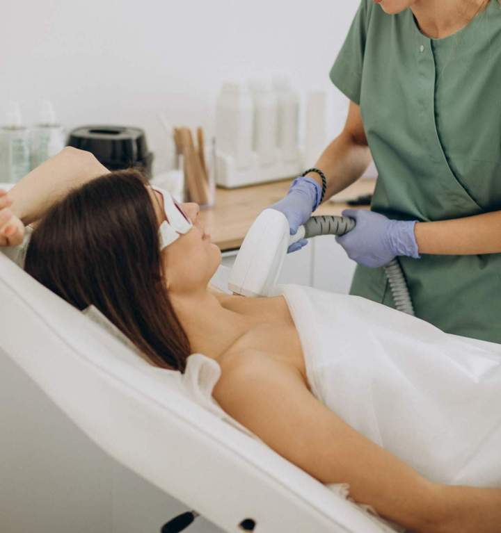 Une peau lisse et douce durablement avec notre épilation laser.